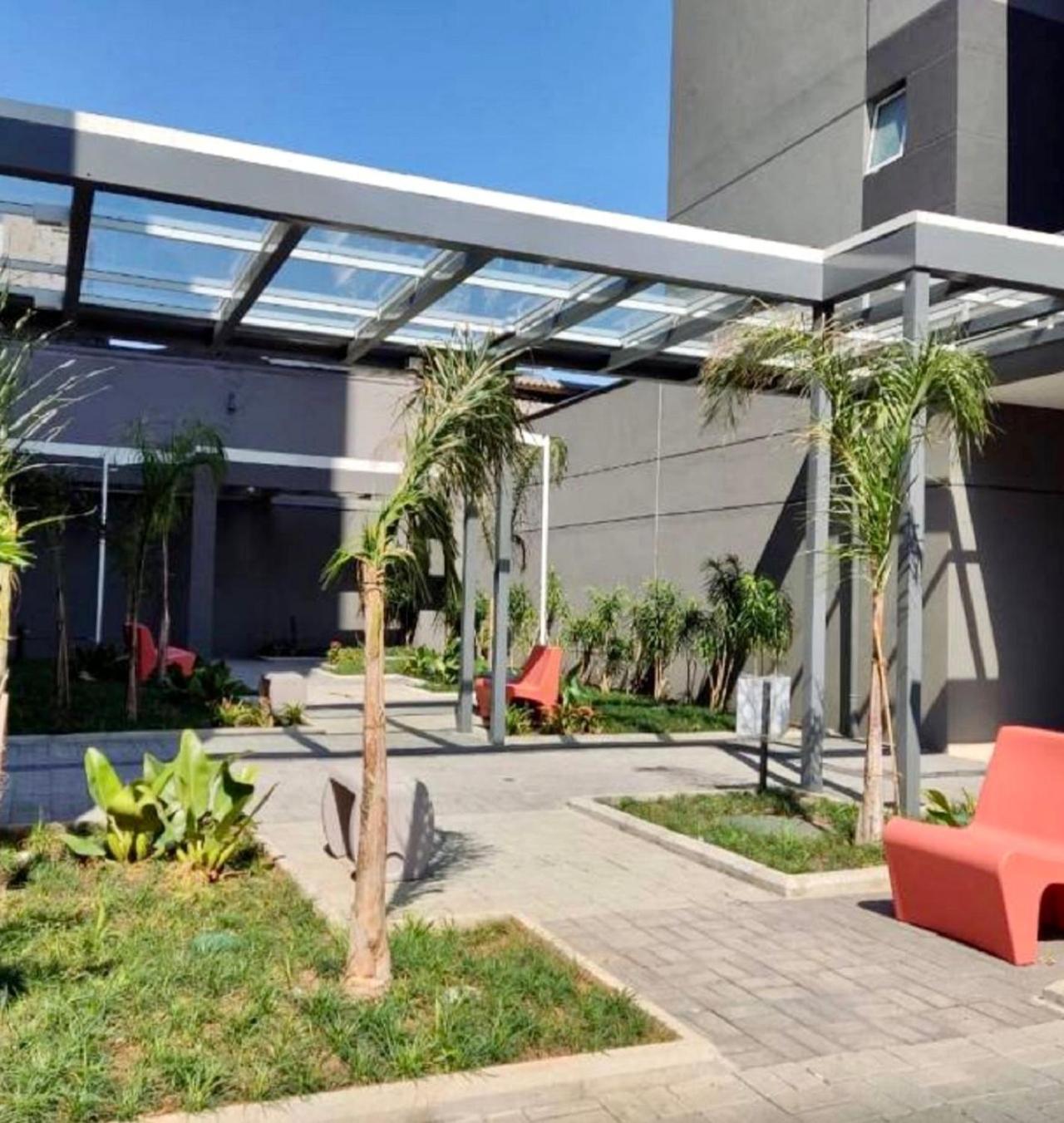 Apartamento Encantador Em Frente Ao Metro Bras !